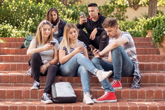 Cómo los jóvenes de la Generación Z pueden adaptarse a la Inteligencia Artificial