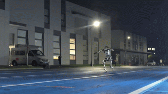 Robô chinês corre mais que Usain Bolt e ainda dá saltos de 2 metros