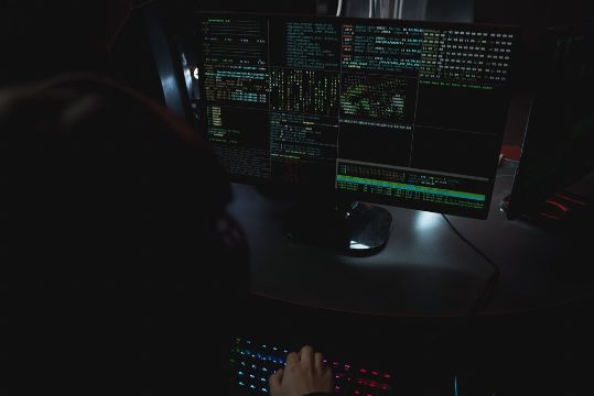 Cómo la Inteligencia Artificial está Transformando la Ciberseguridad: Un Análisis de la Expansión de las Amenazas