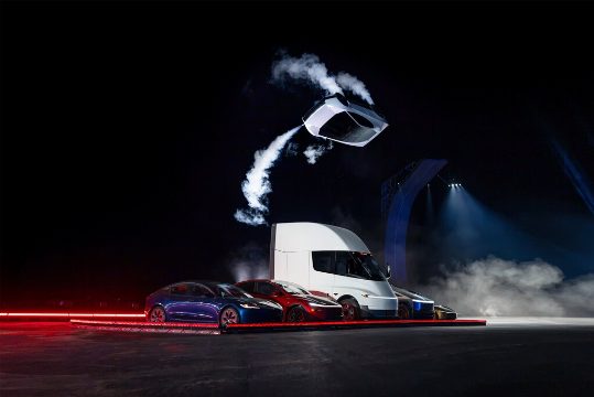 Tesla Presenta el Roadster: Un Ejercicio de Marketing Sin Límites