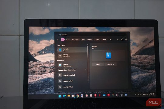 I replaced 7-Zip with the version that actually looks like it belongs on Windows 11